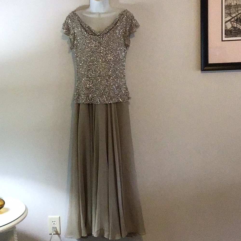 JKARA Beaded bodice formal gown